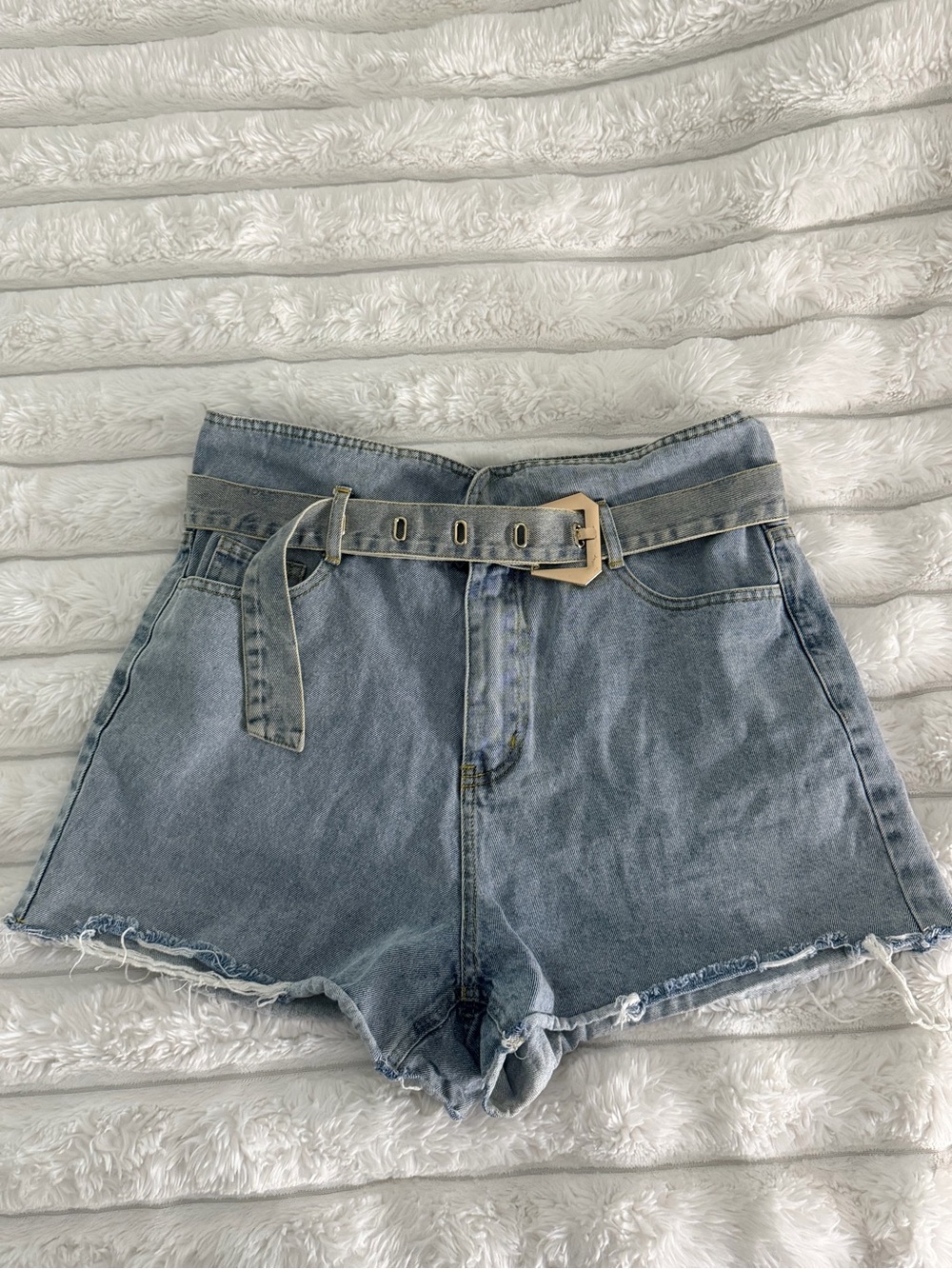 High-Waist Light Blue Denim Shorts with Removable Belt